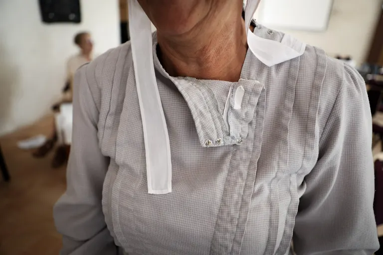 Costumes, coiffes et scène, cercle celtique La Javelle du Pays d'Ancenis