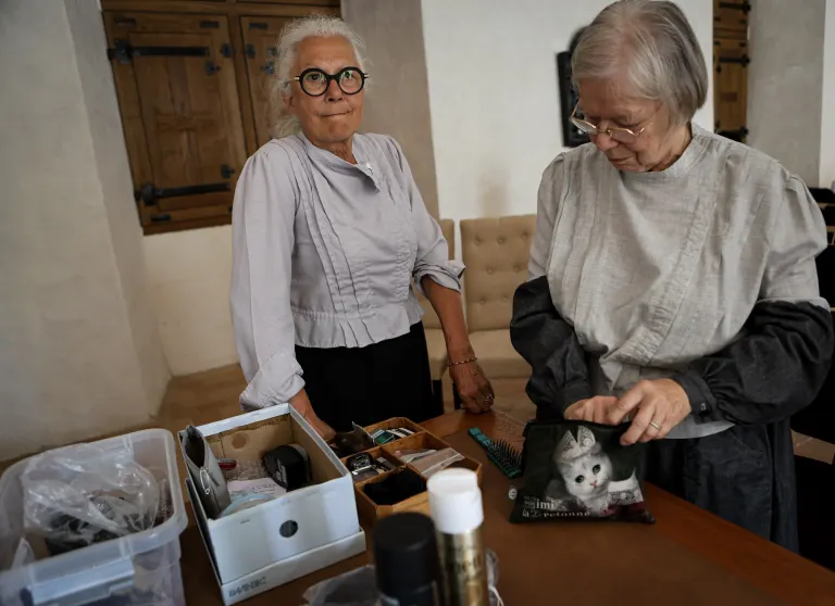 Costumes, coiffes et scène, cercle celtique La Javelle du Pays d'Ancenis