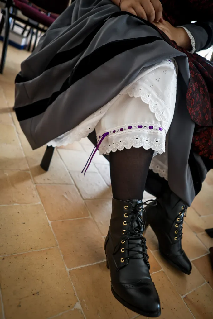 Costumes, coiffes et scène, cercle celtique La Javelle du Pays d'Ancenis