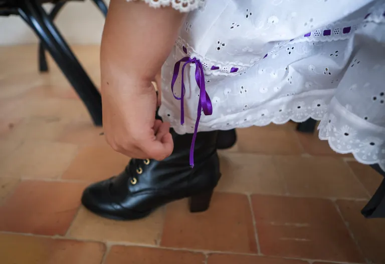 Costumes, coiffes et scène, cercle celtique La Javelle du Pays d'Ancenis