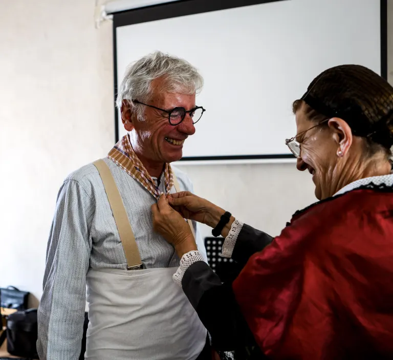 Costumes, coiffes et scène, cercle celtique La Javelle du Pays d'Ancenis